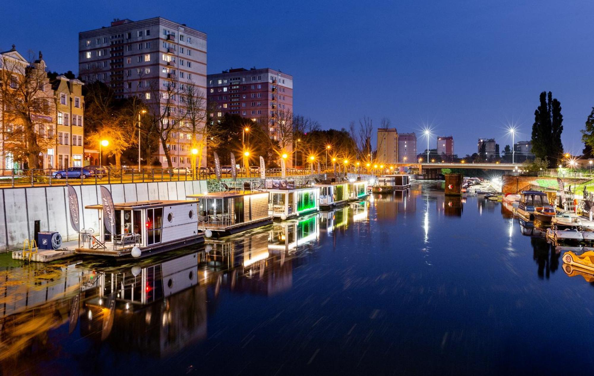 Domy Na Wodzie - La Mare Motlava Houseboats With Sauna By Downtown Apartments Gdansk Bagian luar foto