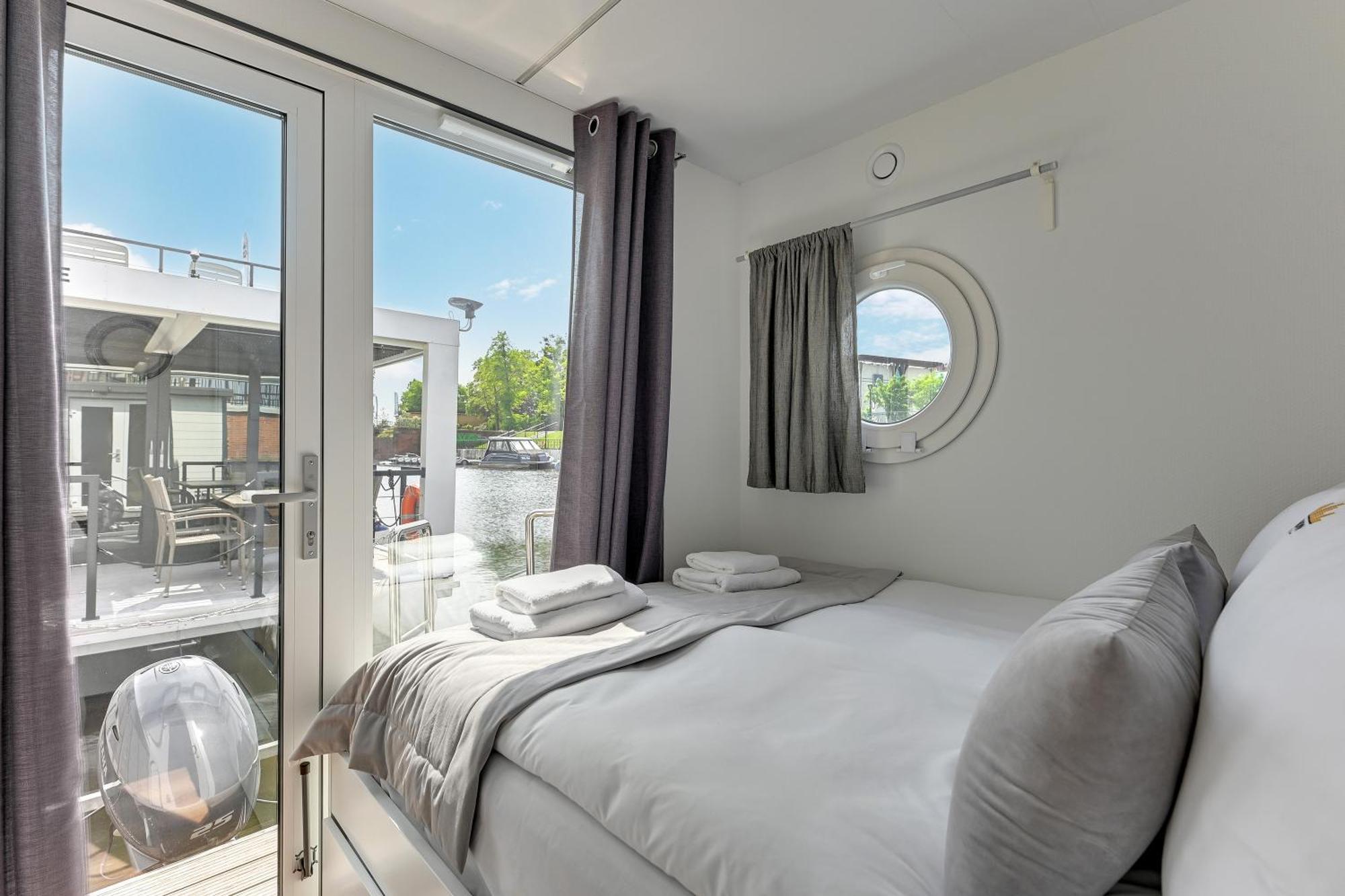 Domy Na Wodzie - La Mare Motlava Houseboats With Sauna By Downtown Apartments Gdansk Ruang foto